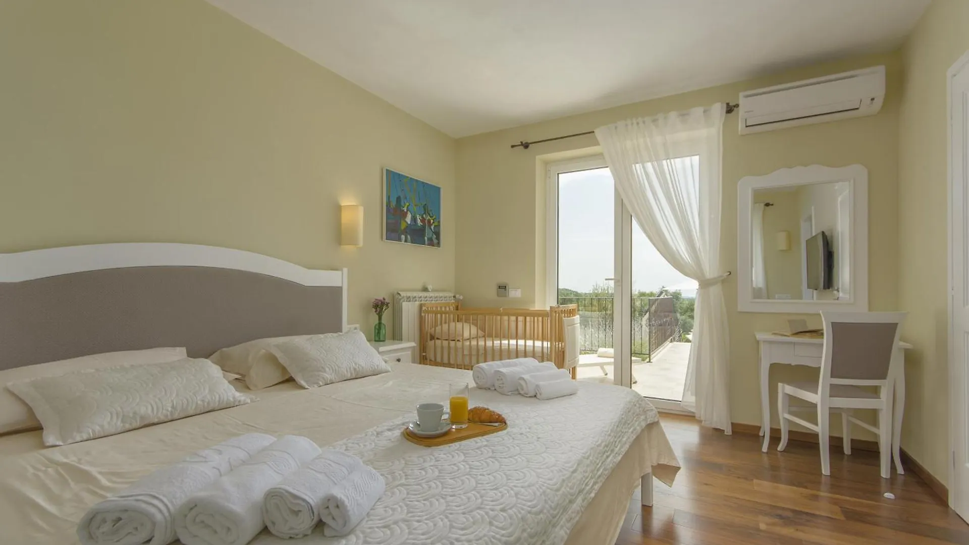 Villa Sterpazzi For 8 People Near Porec With 38 M2 Heated Pool, Sea View & Wellness Višnjan 0*,  Horvátország