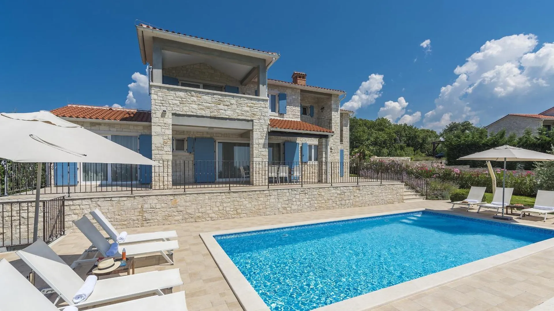 Villa Sterpazzi For 8 People Near Porec With 38 M2 Heated Pool, Sea View & Wellness Višnjan